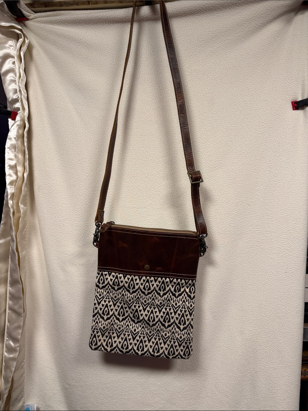 Brown Leather-Trim Crossbody Bag with Black & Cream Pattern